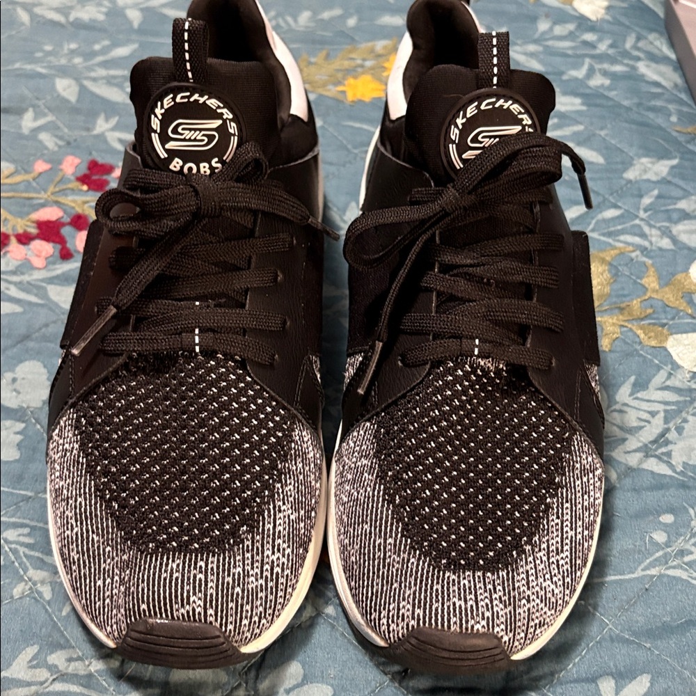 Skechers Women's Black and Gray Sneakers
